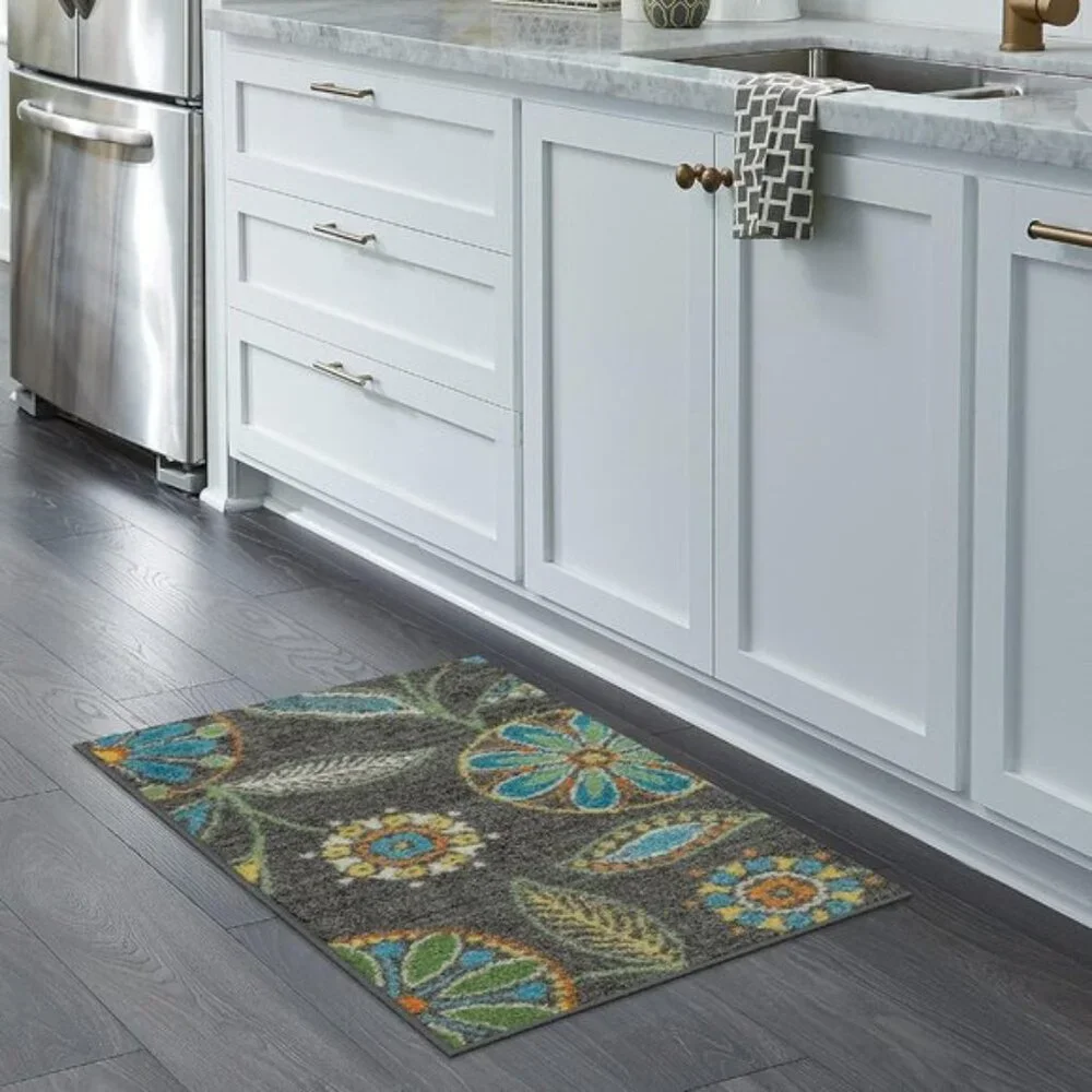 2.6 x 3.10 ft Reggie Floral Area Rug, Non-Skid Accent Carpet for Entry & Home